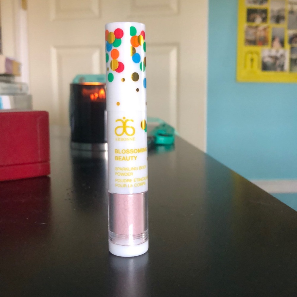 Arbonne Blossoming Beauty Sparkling Body Powder